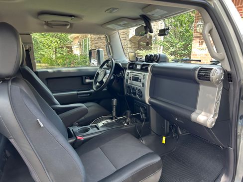 Used 2012 Toyota FJ Cruiser 4WD w/ Convenience Pkg image 10