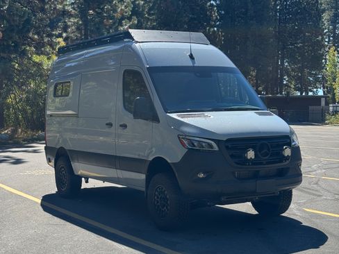 Used 2023 Mercedes-Benz Sprinter 2500 image 4