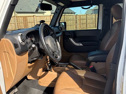 Used 2017 Jeep Wrangler Unlimited Sahara w/ Max Tow Package image 8