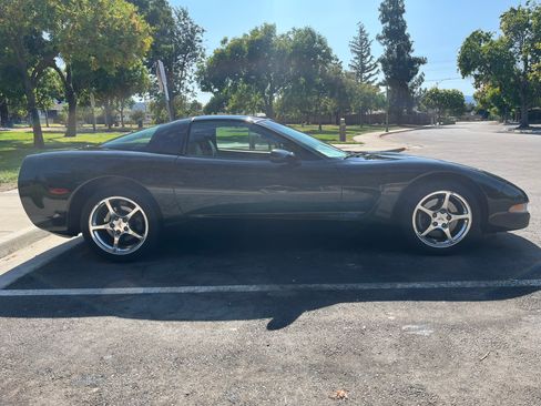 Used 2000 Chevrolet Corvette Coupe w/ Memory Pkg image 8