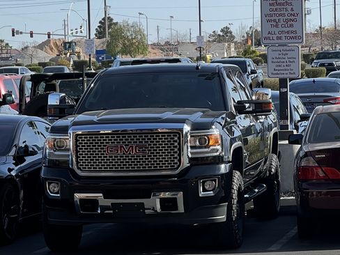Used 2016 GMC Sierra 2500 Denali w/ Suspension Package, Off-Road image 6