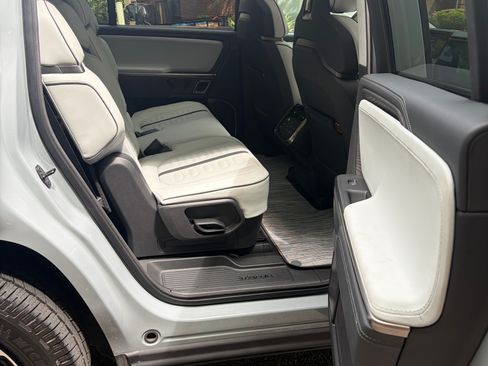 Used 2023 Rivian R1S Adventure AWD/4WD image 19