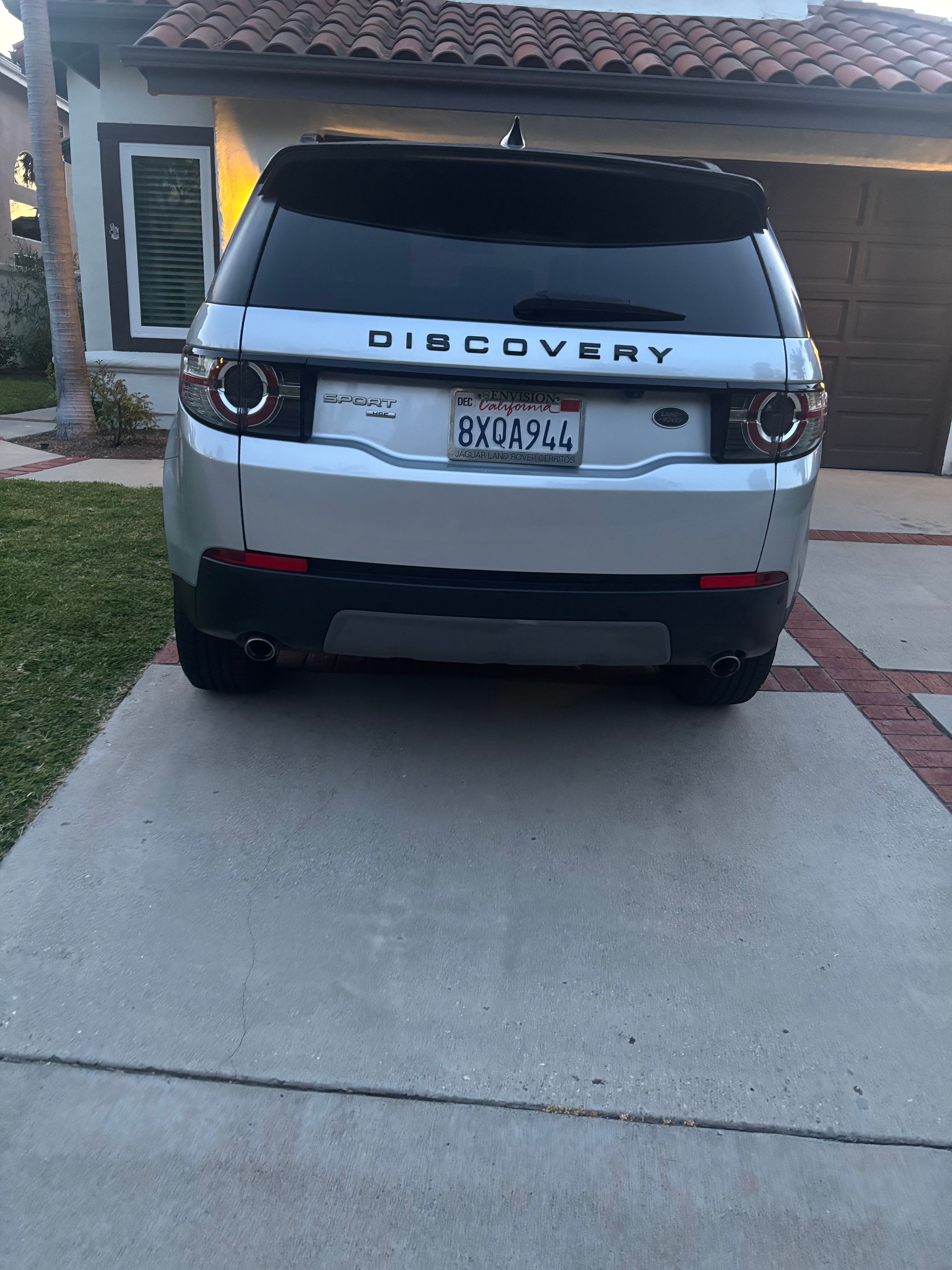 Used 2018 Land Rover Discovery Sport HSE AWD/4WD image 4