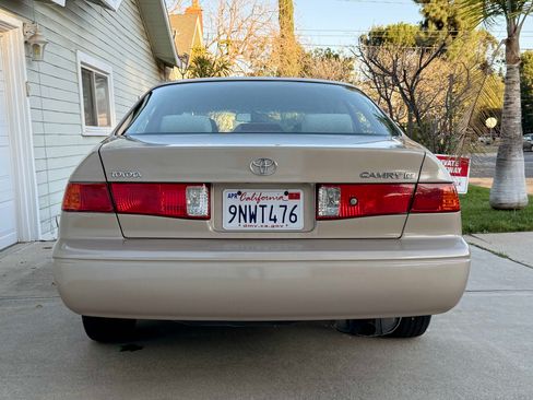Used 2001 Toyota Camry LE image 4