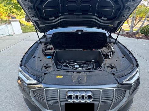 Used 2019 Audi e-tron Prestige w/ Prestige Package AWD/4WD image 20