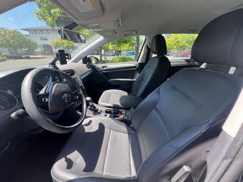 Used 2016 Volkswagen e-Golf SEL Premium FWD image 4