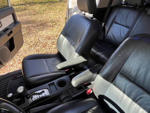 Used 2012 Toyota FJ Cruiser 4WD image 13