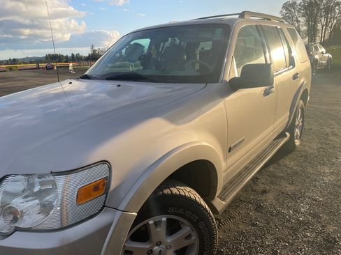 Used 2007 Ford Explorer XLT image 1