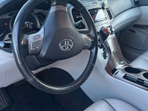 Used 2010 Toyota Venza image 5