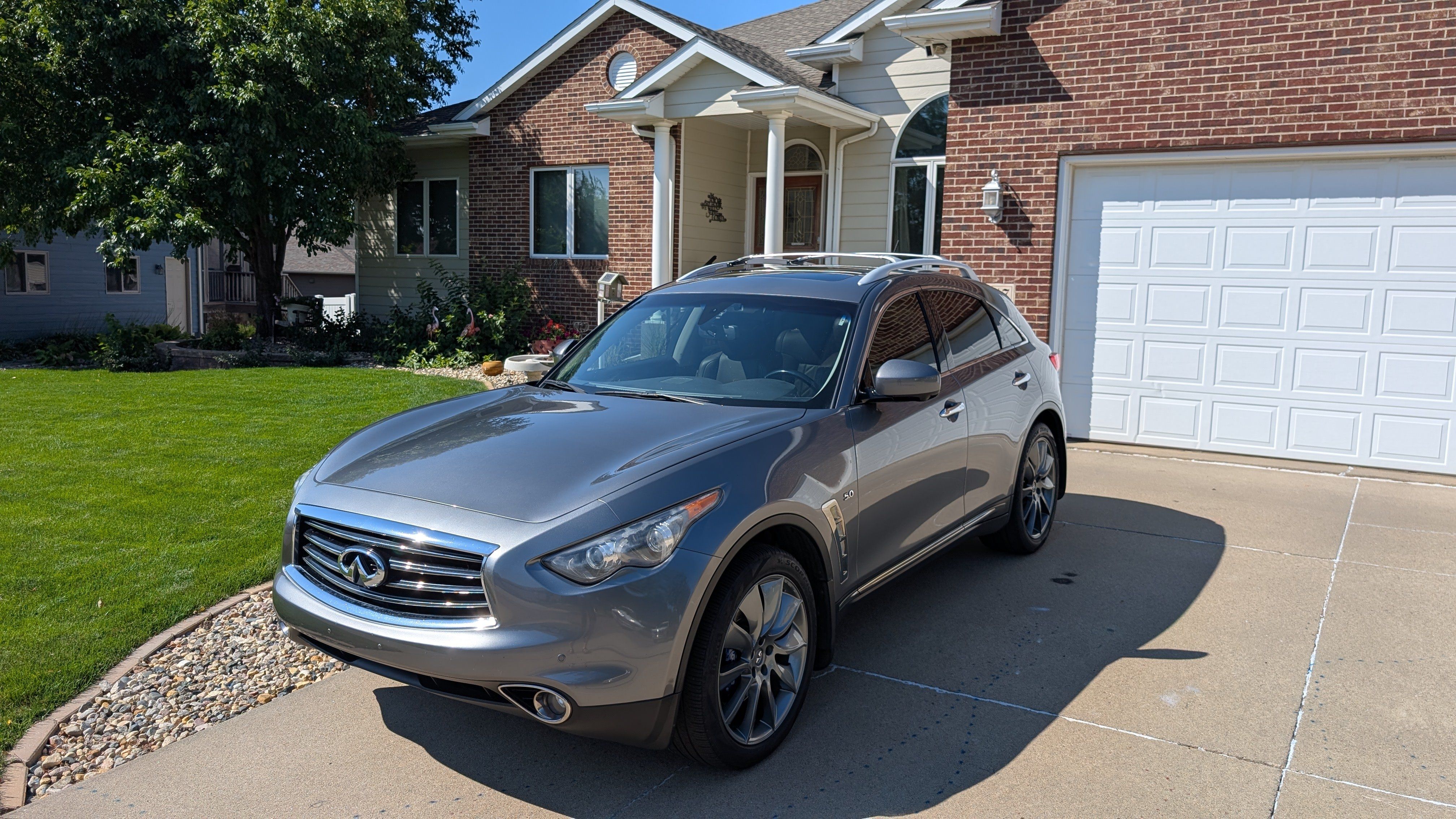 Used 2014 INFINITI QX70 AWD w/ Sport Technology Package image 1