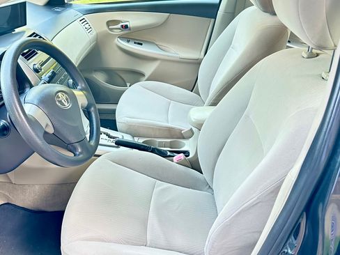Used 2011 Toyota Corolla LE FWD image 19