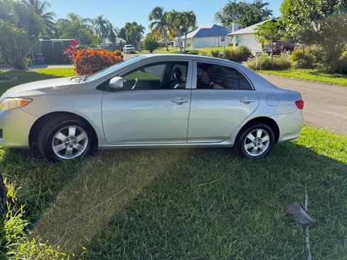 Used 2010 Toyota Corolla LE image 1