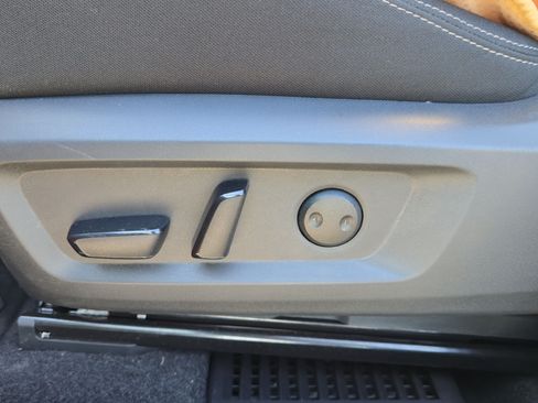 Used 2023 Nissan Rogue SV image 4