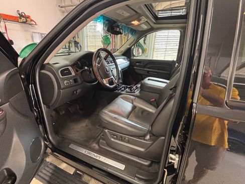 Used 2014 GMC Yukon XL Denali AWD/4WD image 9