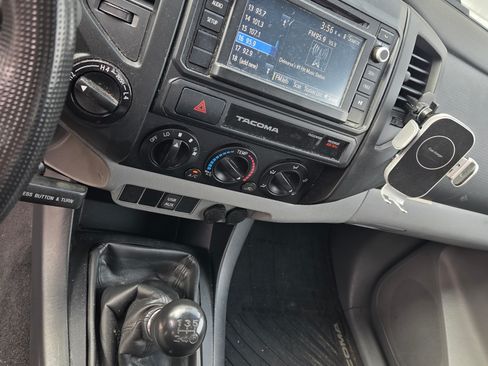 Used 2015 Toyota Tacoma 4x4 Access Cab w/ Convenience Package image 10