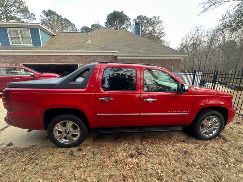 Used 2009 Chevrolet Avalanche LTZ image 2