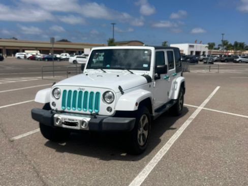 Used 2017 Jeep Wrangler Unlimited Sahara w/ Connectivity Group AWD/4WD image 2