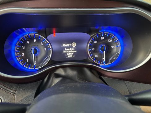 Used 2017 Chrysler Pacifica Limited w/ Tire & Wheel Group image 17