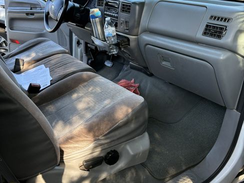 Used 2003 Ford F250 XLT image 8