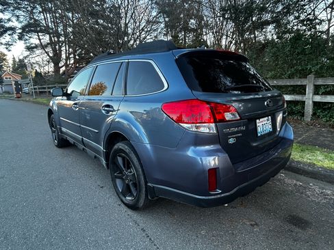 Used 2013 Subaru Outback 2.5i Limited w/ Moonroof Pkg image 14