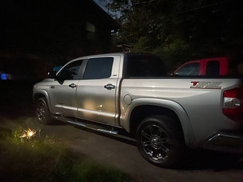 Used 2016 Toyota Tundra SR5 image 4
