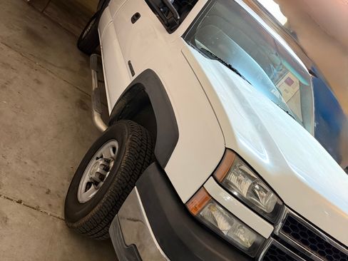 Used 2007 Chevrolet Silverado 2500 W/T image 2