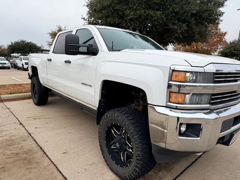 Used 2015 Chevrolet Silverado 2500 LT w/ LT Convenience Package image 2