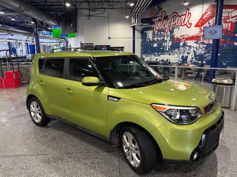 Used 2016 Kia Soul + FWD image 4