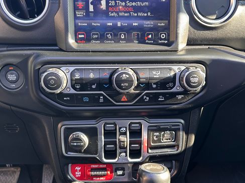 Used 2021 Jeep Wrangler Unlimited Rubicon 4xe w/ Steel Bumper Group image 14