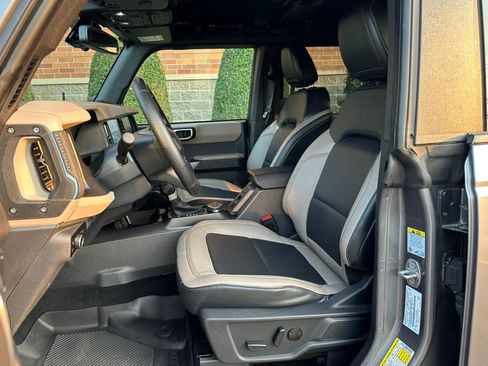 Used 2023 Ford Bronco Wildtrak image 10