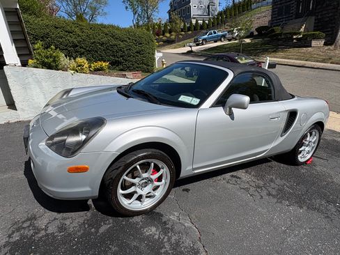 Used 2000 Toyota MR2 RWD image 13