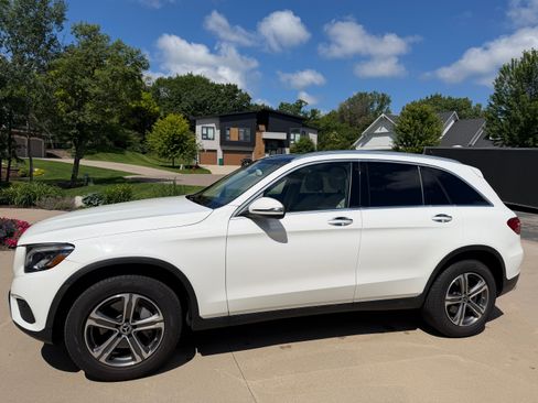 Used 2019 Mercedes-Benz GLC 300 4MATIC image 1