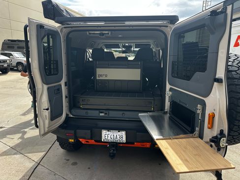 Used 2025 INEOS Grenadier image 9