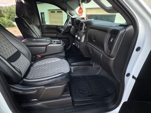 Used 2024 GMC Sierra 2500 Pro w/ Convenience Package AWD/4WD image 10