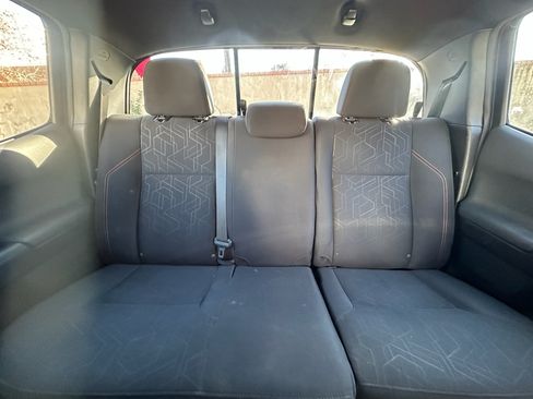 Used 2018 Toyota Tacoma TRD Sport image 9