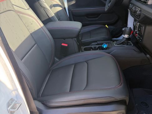 Used 2025 Jeep Wrangler Unlimited Rubicon image 10