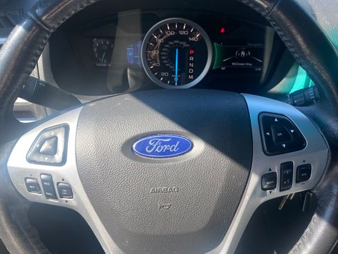 Used 2015 Ford Explorer XLT w/ Equipment Group 202B image 12