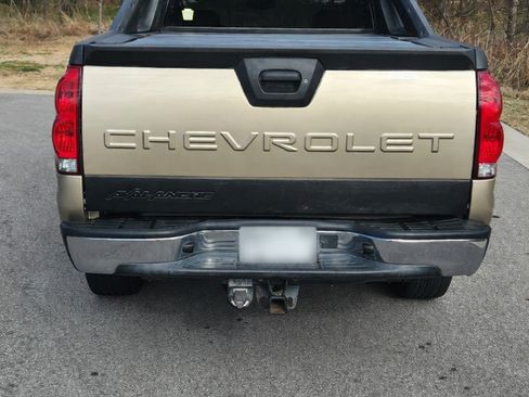 Used 2005 Chevrolet Avalanche Z71 w/ Sun And Sound Package image 18