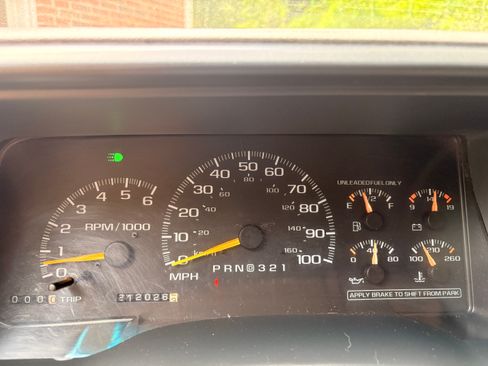 Used 1999 GMC Suburban 4WD w/ Marketing Opt Pkg 3 image 16