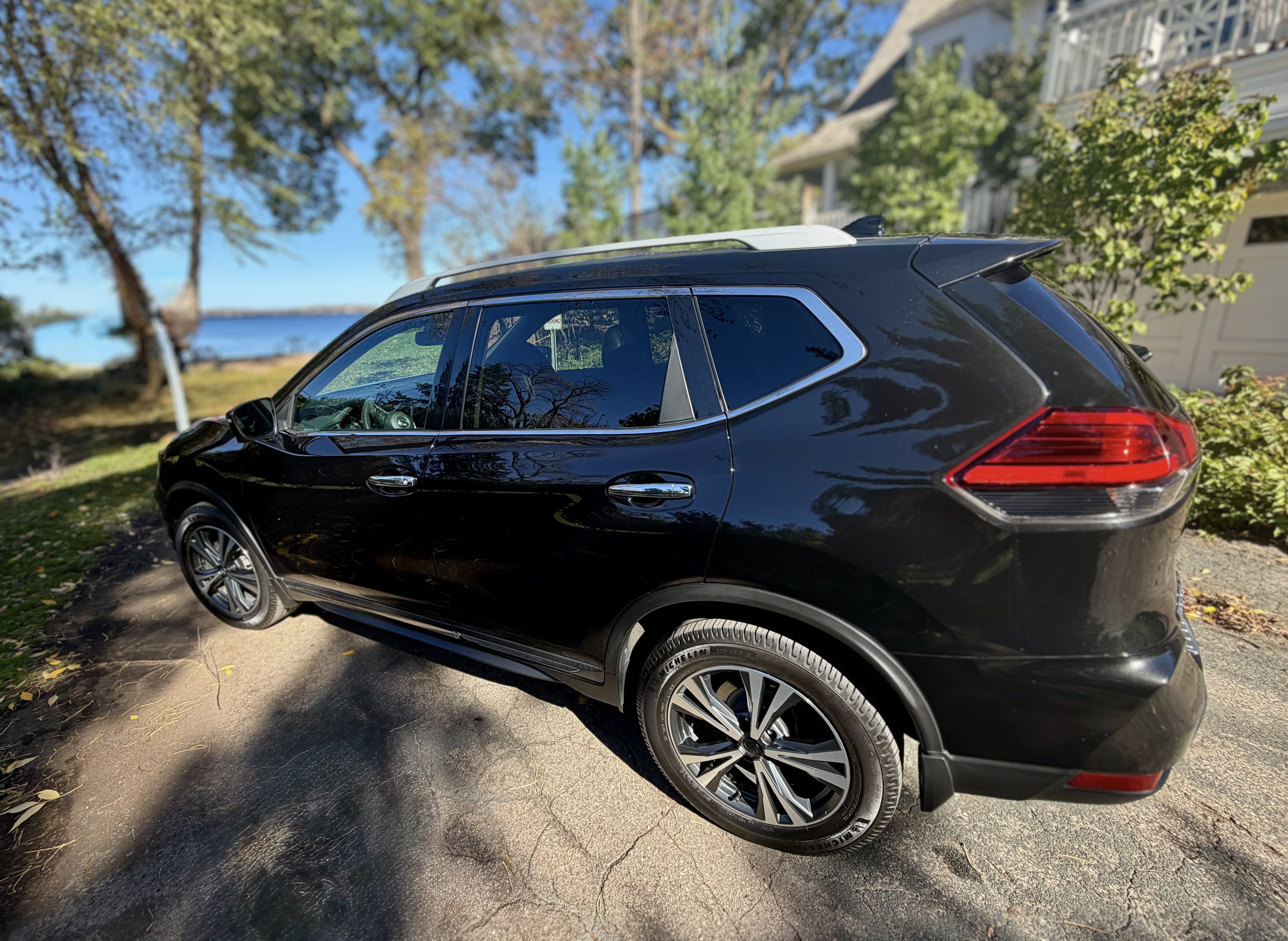 Used 2017 Nissan Rogue SL w/ SL Premium Package AWD/4WD image 5