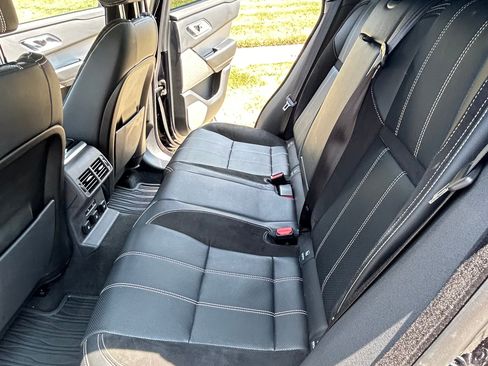 Used 2018 Land Rover Range Rover Velar R-Dynamic SE image 9