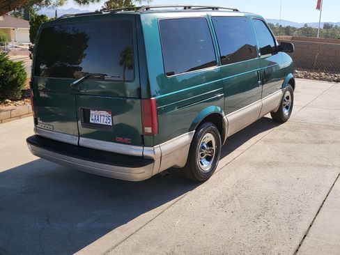 Used 2002 GMC Safari w/ Sle Marketing Option Pkg 2 image 2