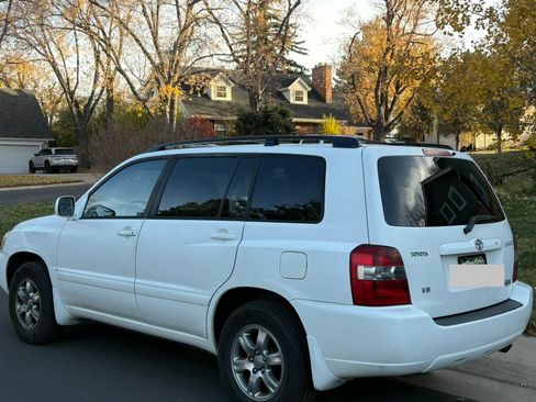 Used 2005 Toyota Highlander 2WD V6 w/ 3rd Row image 8