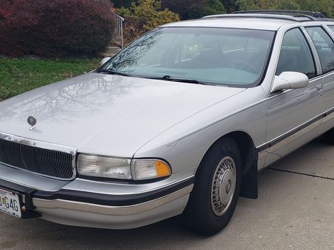 Used 1996 Buick Roadmaster Estate image 1