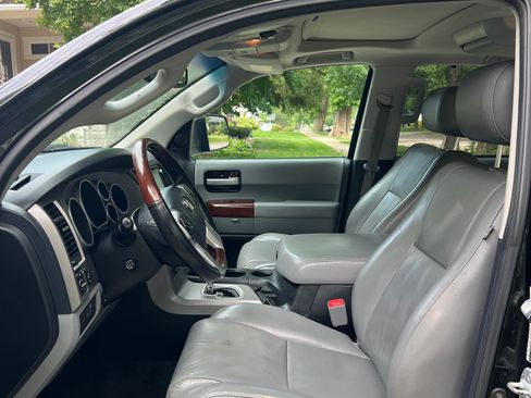 Used 2014 Toyota Sequoia Platinum AWD/4WD image 6