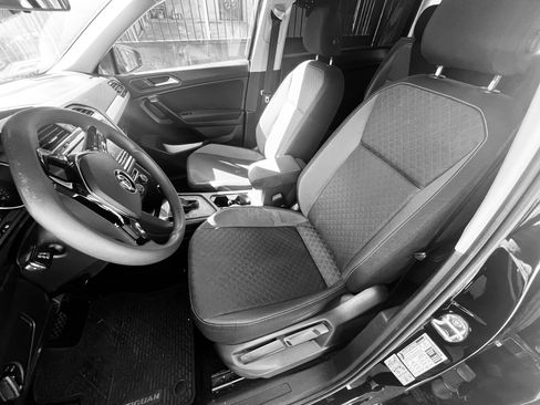 Used 2021 Volkswagen Tiguan S image 12