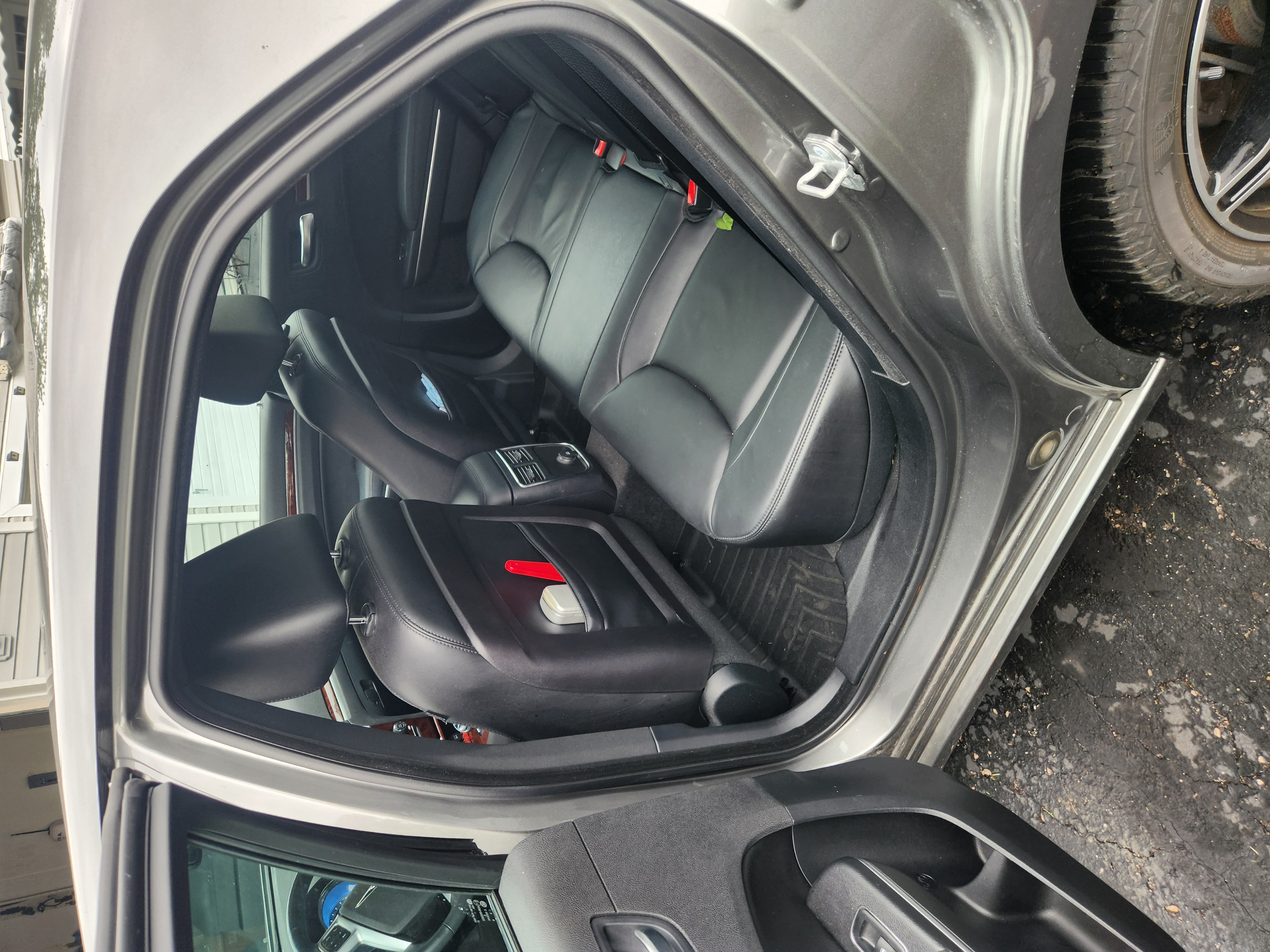 Used 2012 Chrysler 300 Limited RWD image 9