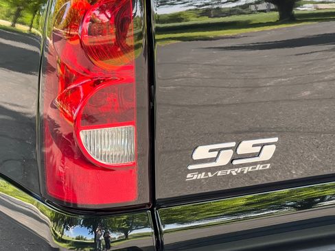 Used 2004 Chevrolet Silverado 1500 SS AWD/4WD image 9