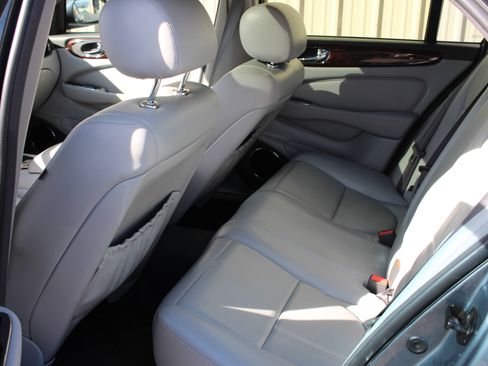 Used 2004 Jaguar XJ8 RWD image 11