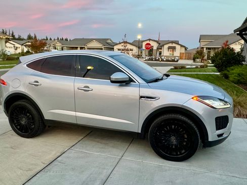Used 2018 Jaguar E-PACE S image 5